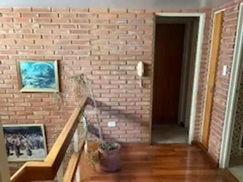 CASA DE 5 AMB EN VERSALLES CON COCHERA FRENTE A PLAZA