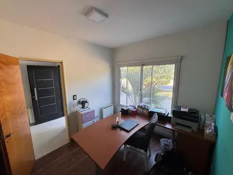 Casa 6 ambientes con 2 baños