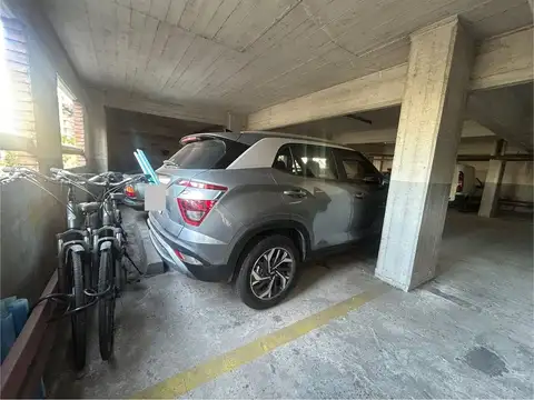 Cochera cubierta en venta. Núñez