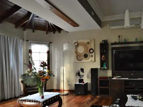 Casa 5 ambientes con 3 baños