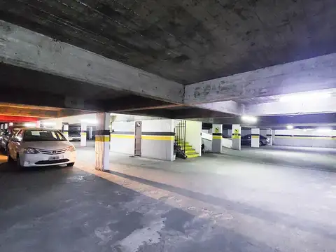 Cochera con seguridad y cómodo ingreso en pleno centro de Rosario