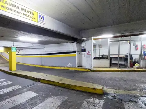 Cochera con seguridad y cómodo ingreso en pleno centro de Rosario