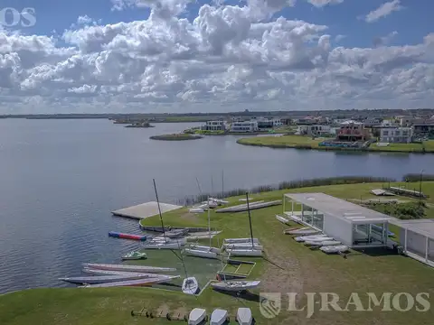Casa 5 ambientes con 4 baños