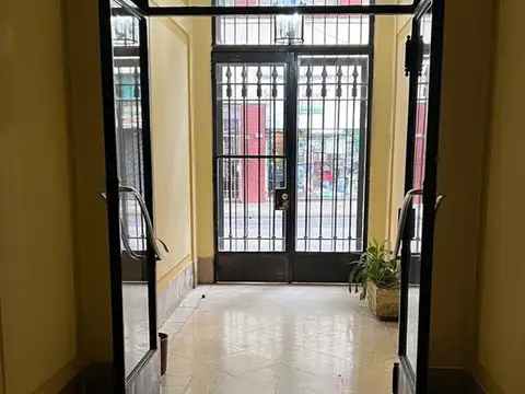 VENTA DEPTO 3 AMB CON DEPENDENCIA CONSTITUCION