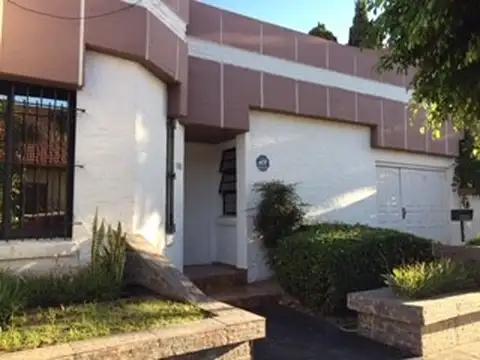 Olegario V Andrade 1600