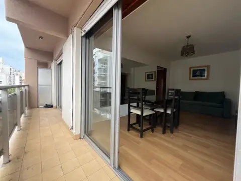 2 ambientes con balcón a la calle