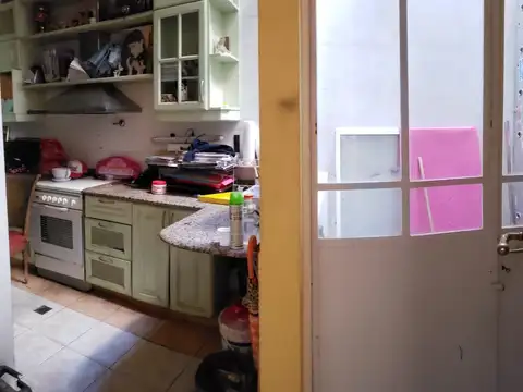 Casa 8 ambientes con 4 baños