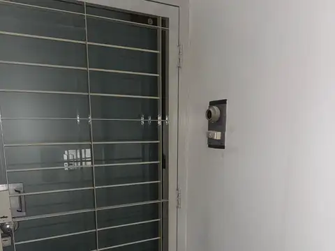 Oficina 5 ambientes con 2 baños