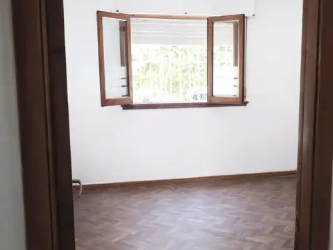 Calle 12 E/32 y 33 100