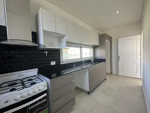 Casa en Venta con 4 cocheras