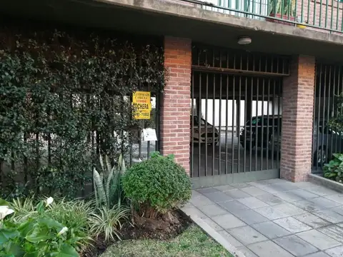 COCHERA SEMICUBIERTA 15m2, A 1 CUADRA DE CENTENARIO, EXCELENTE UBICACIÓN EN EL CENTRO DE SAN ISIDRO