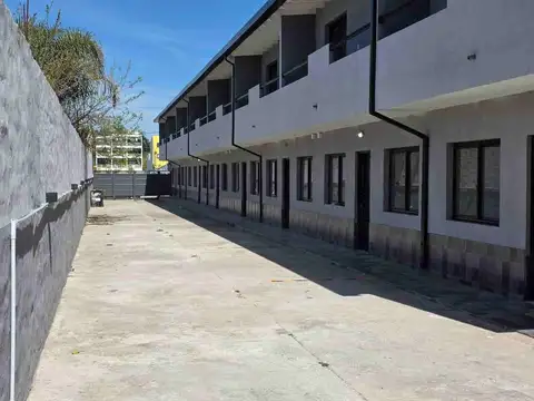 Depto Tipo Casa en Alquiler en Ezeiza, $ 700.000