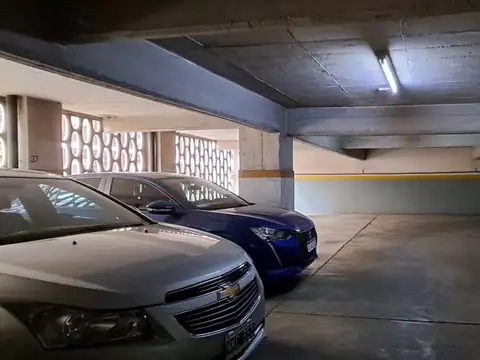 Oportunidad Cochera cubierta  en venta Recoleta