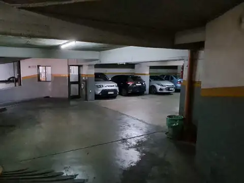 Oportunidad Cochera cubierta  en venta Recoleta