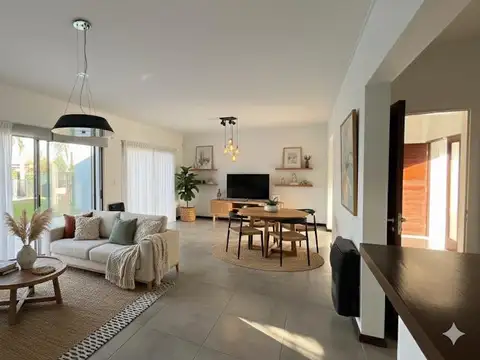 Venta - Casa de dos dormitorios con cochera y pileta en Tierra de Sueños 2, Roldán