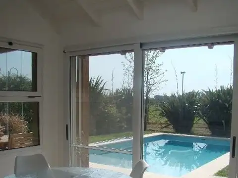 Casa 4 ambientes con 3 baños