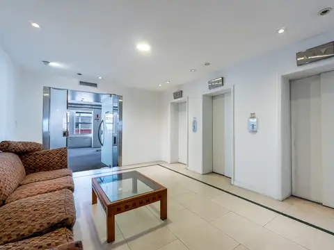 Oficina en Alquiler con 2 cocheras