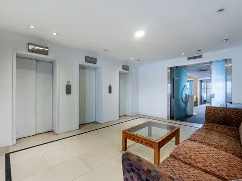 Oficina 6 ambientes con 3 baños