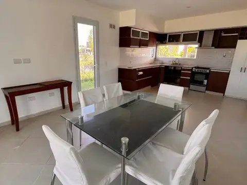 Casa en Alquiler en Santa Juana, USD 1.800