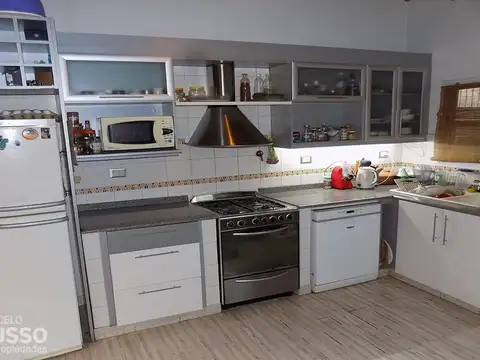 EXCELENTE DEPTO 3 AMBIENTES CON QUINCHO