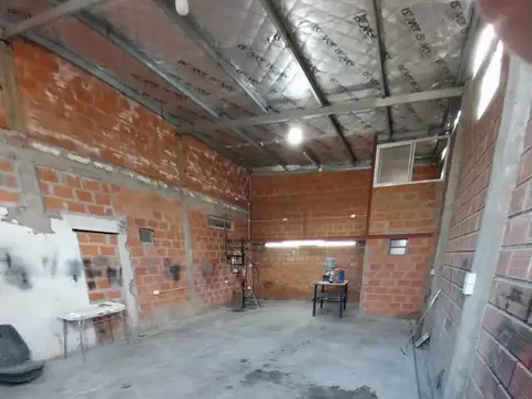 Galpon en Alquiler en Villa Santos Tesei, $ 700.000