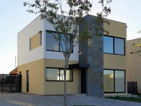 EN VENTA EXCELENTE CASA ESTILO MODERNO EN PILAR - FICHA 9446