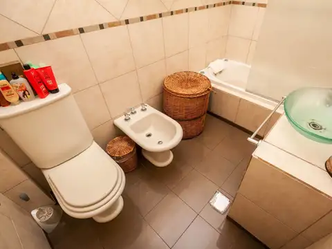 Depto Tipo Casa 4 ambientes con 2 baños