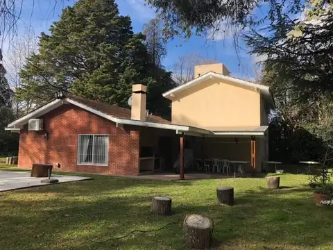 Casa en Alquiler con 4 cocheras