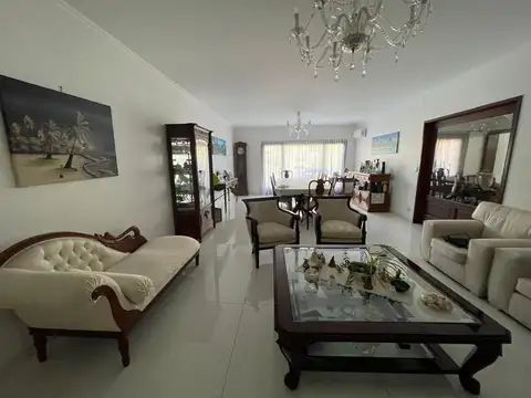 Casa en Venta en Florida Mitre/Este, USD 1.500.000