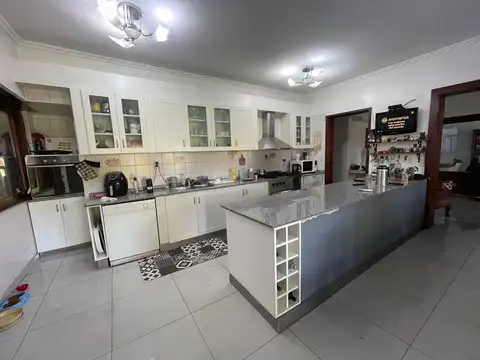 Casa en Venta con 11 cocheras