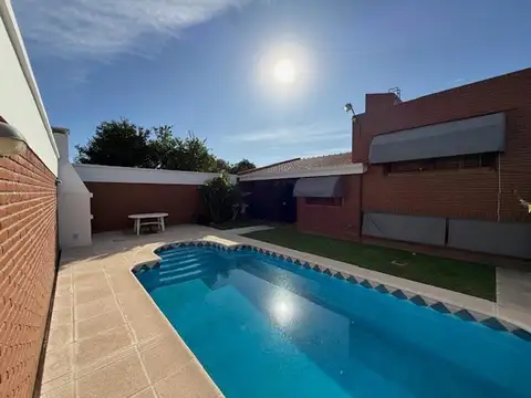 Casa 6 ambientes con 3 baños