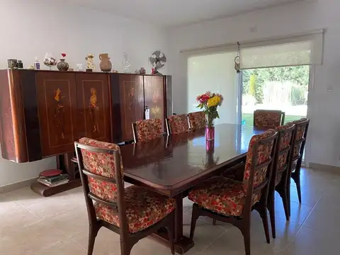 CASA 2 DORM. LOTE 800 M2. - PILETA - PATIO - COCHERA - GALERIA - EXCELENTE ESTADO - LOBOS