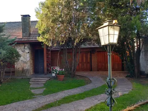 Casa en Venta con 2 cocheras