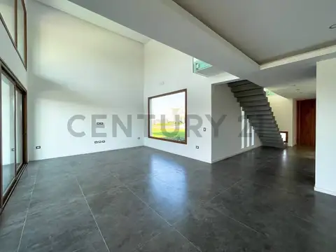 Casa en Venta con 6 cocheras