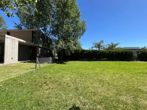 Terreno en Venta 49  mts Fondo