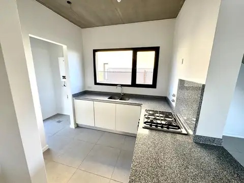 Casa 3 ambientes con 1 baño
