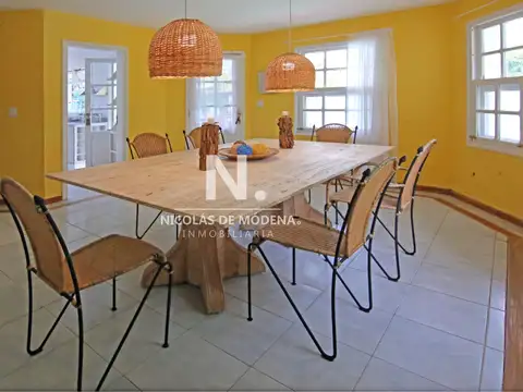 Casa 6 ambientes con 4 baños