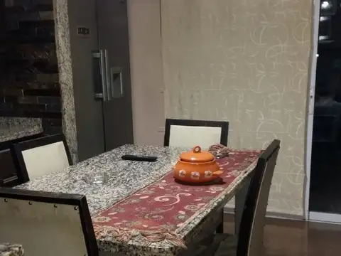 Casa 6 ambientes con 2 baños