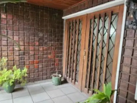 Olegario Víctor Andrade e/ 20 de Septiembre y Teniente J. A. Rangugni