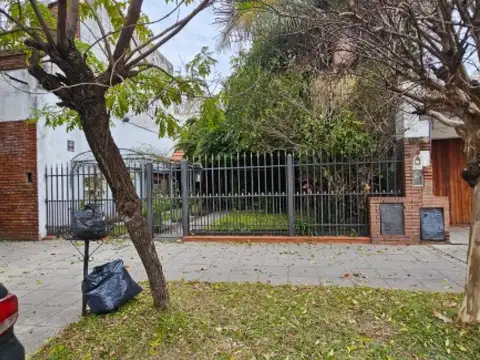 Casa en venta - 2 Dormitorios 1 Baño - 110Mts2 - Remedios de Escalada