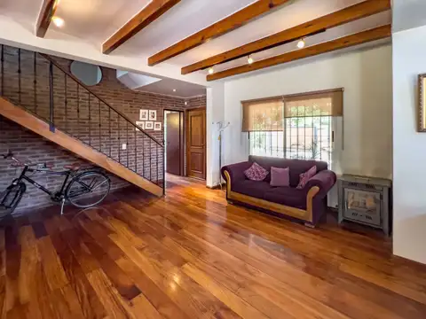 Casa 5 ambientes con 4 baños