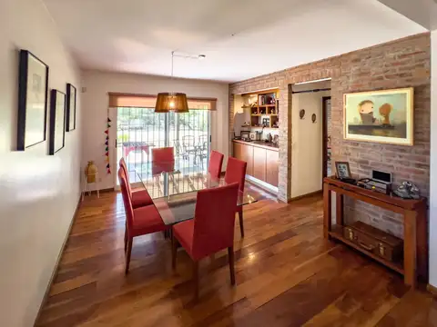 Casa en Venta con 3 cocheras