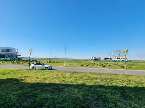 Avenida de los Lagos 100