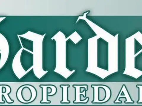 Terreno con construcción sobre lote 8,66 x 26 Mts. 225 m2. Buena ubicación comercial sobre avenida.