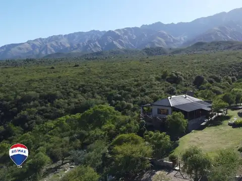 EN VENTA CASA DE CATEGORÍA +COMPLEJO EN SAN JAVIER