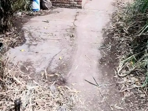 LOTE CON CASA A REFACCIONAR