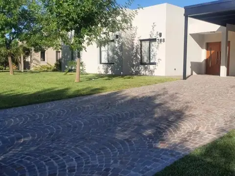 Juan Mermoz Sur 2000