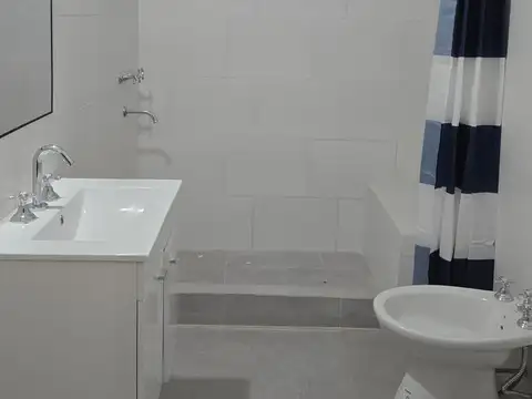 Departamento tipo casa en venta en Castelar Sur