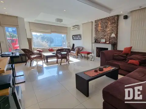 Casa 5 ambientes con 4 baños