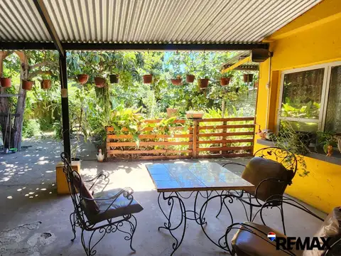 VENTA CASA FAMILIAR 4 AMBIENTES CON ESPACIO VERDE